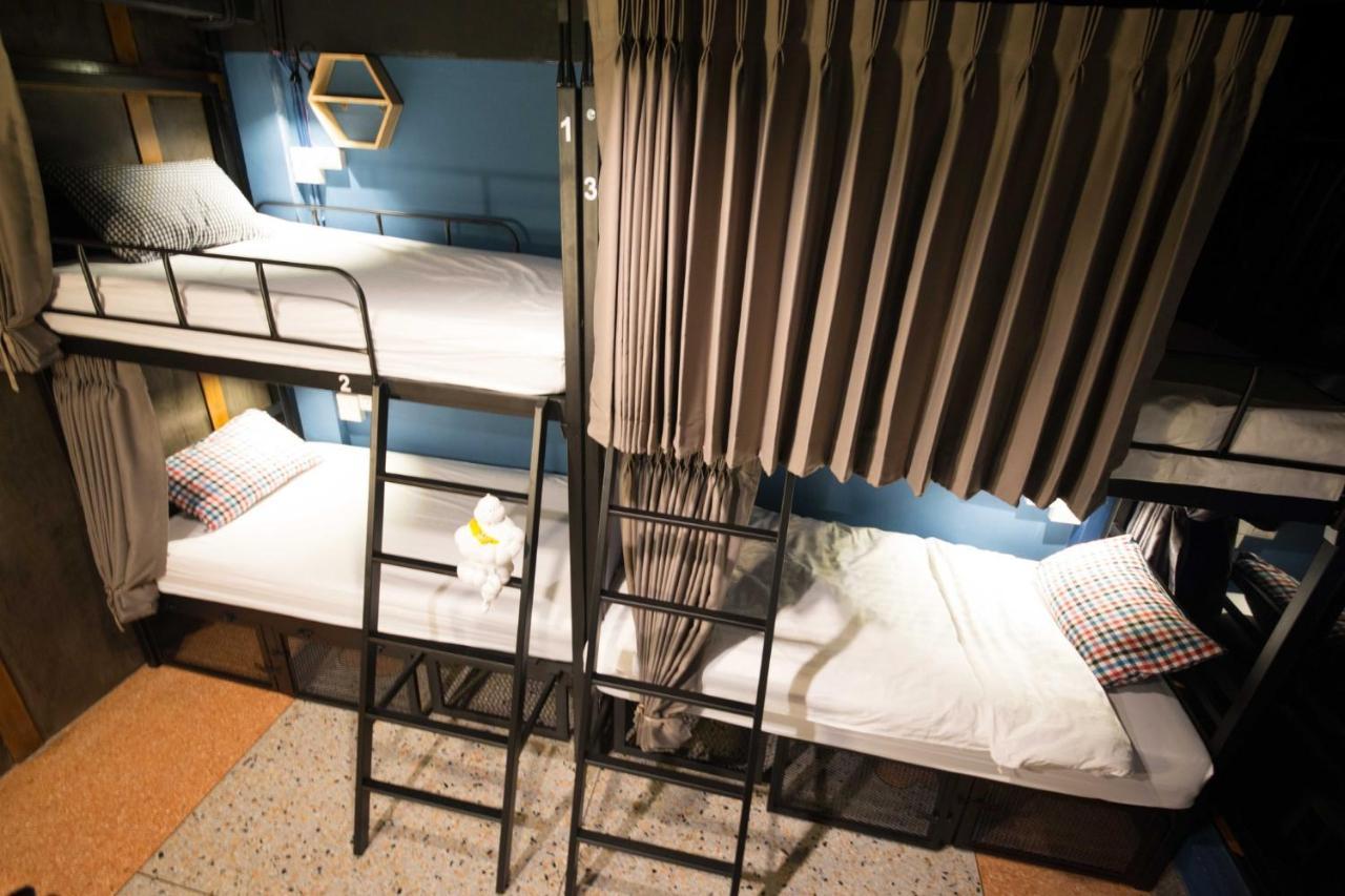 Teegether Hostel Банкок Екстериор снимка