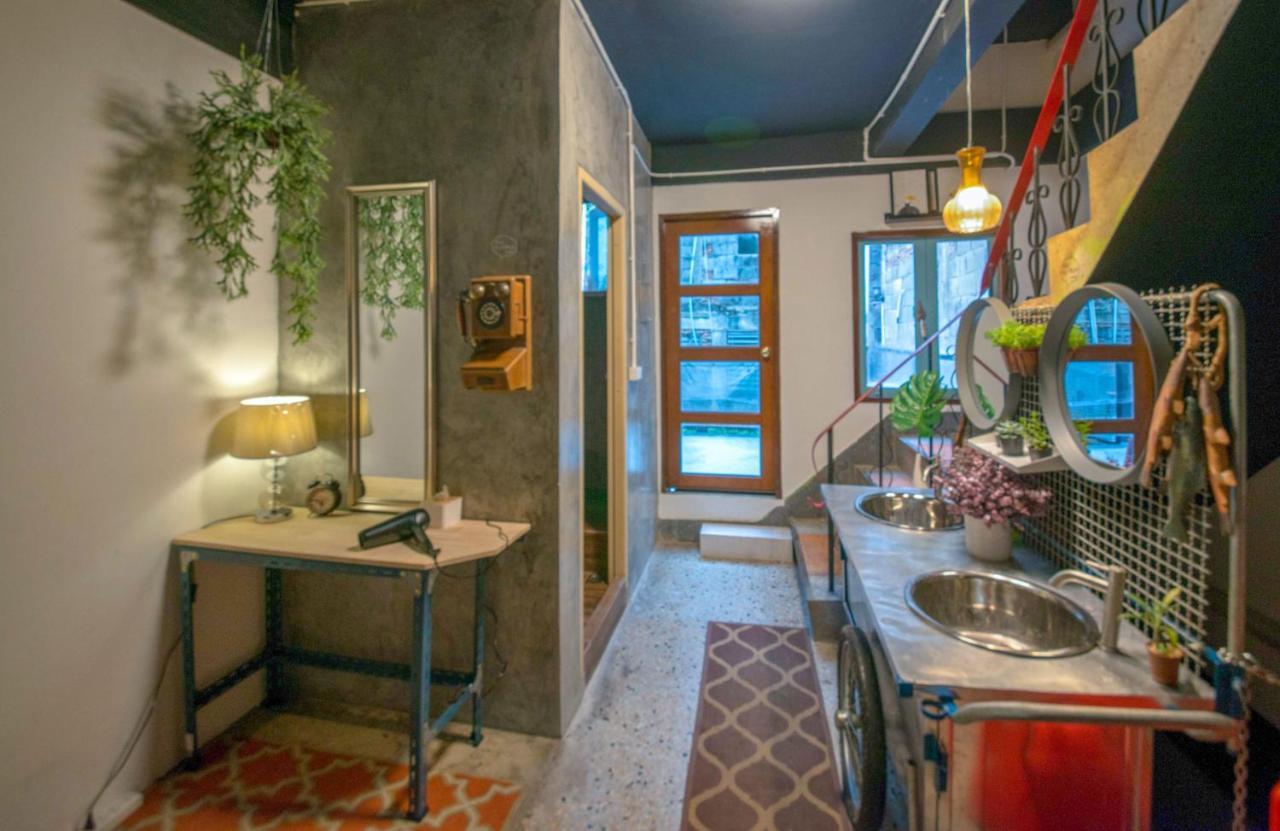 Teegether Hostel Банкок Екстериор снимка